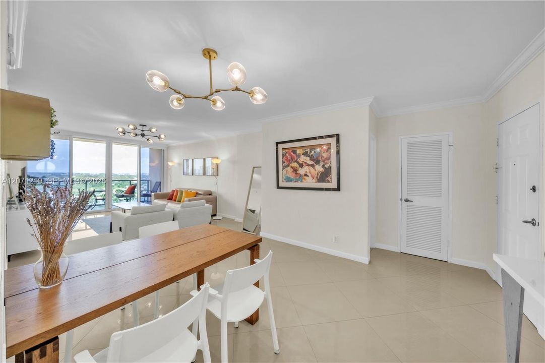 For Rent: $2,700 (1 beds, 1 baths, 835 Square Feet)