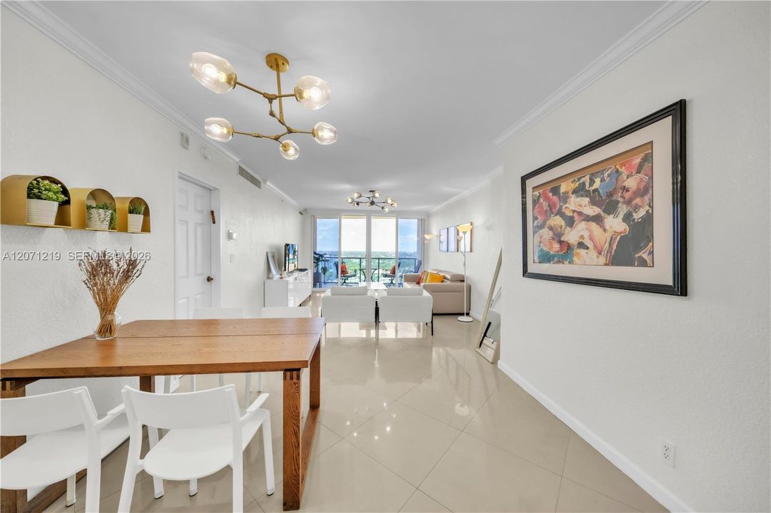 For Rent: $2,700 (1 beds, 1 baths, 835 Square Feet)