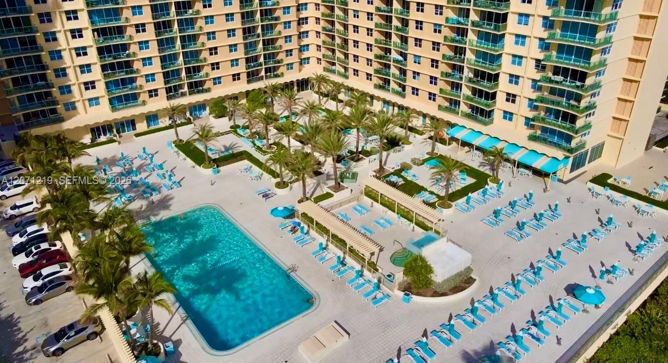 For Rent: $2,700 (1 beds, 1 baths, 835 Square Feet)