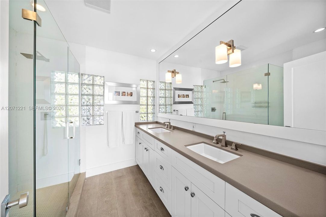 En Venta: $19,900,000 (5 camas, 4 baños, 3085 Pies cuadrados)