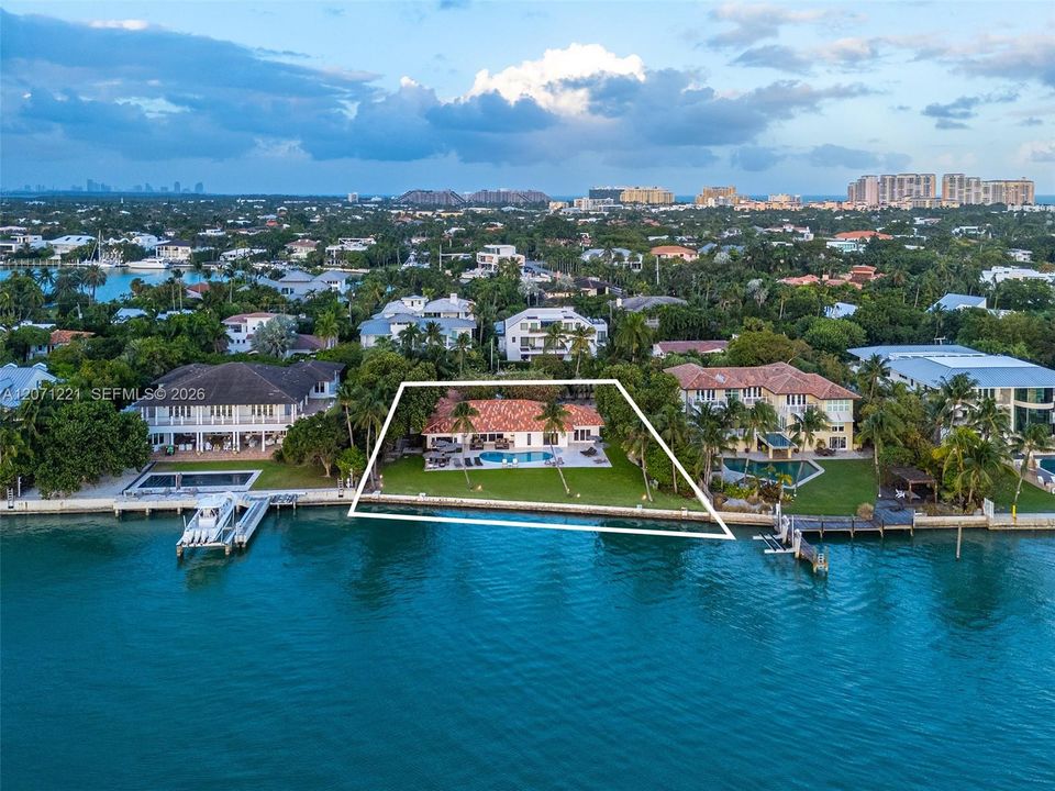En Venta: $19,900,000 (5 camas, 4 baños, 3085 Pies cuadrados)