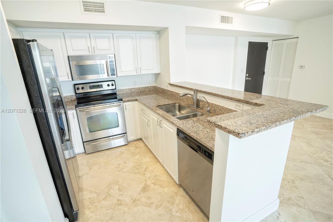 For Rent: $6,250 (2 beds, 2 baths, 1090 Square Feet)