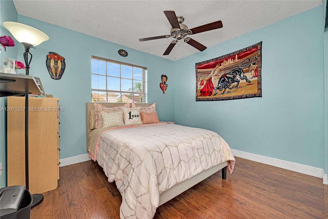For Sale: $595,000 (3 beds, 2 baths, 1293 Square Feet)