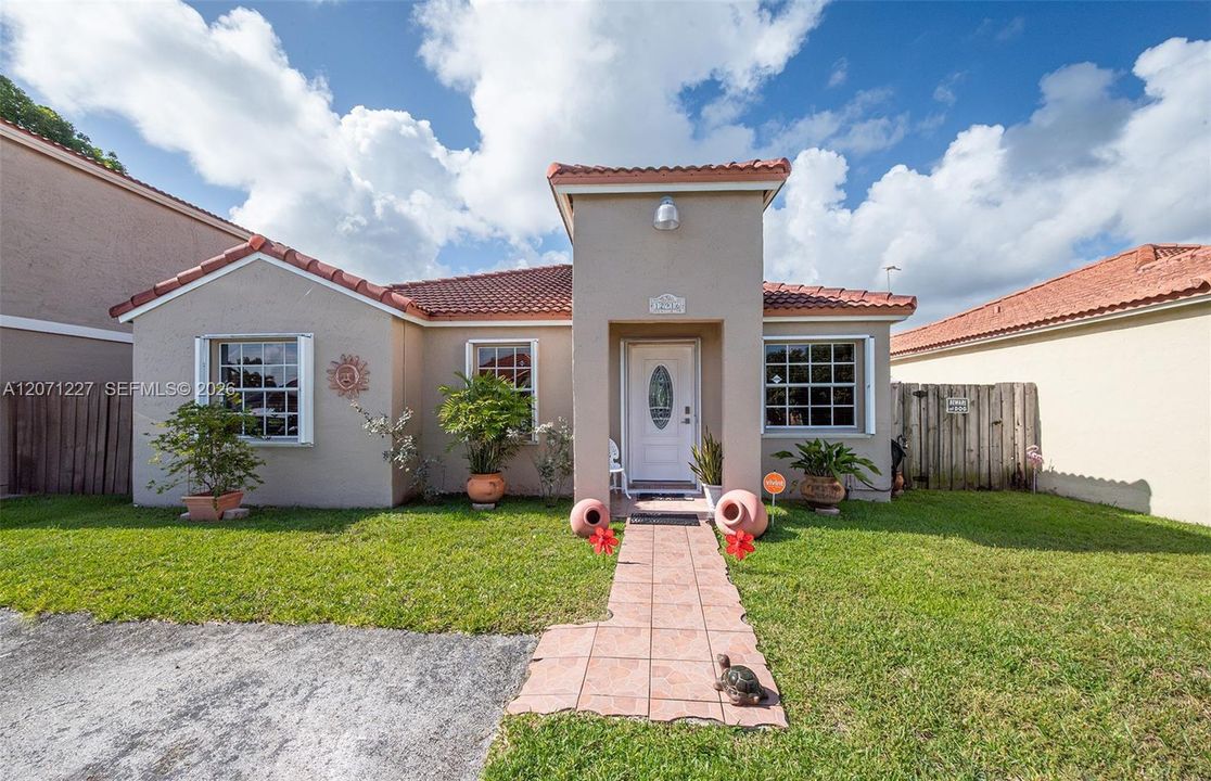 For Sale: $595,000 (3 beds, 2 baths, 1293 Square Feet)
