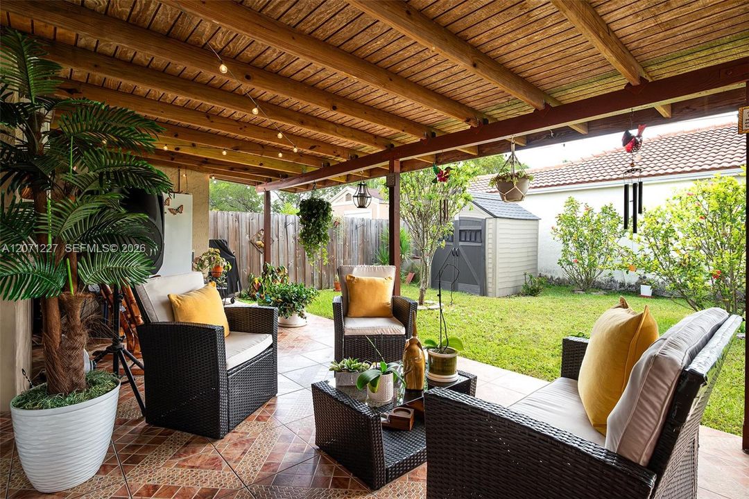 For Sale: $595,000 (3 beds, 2 baths, 1293 Square Feet)