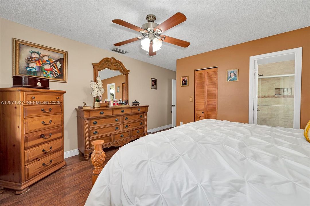 For Sale: $595,000 (3 beds, 2 baths, 1293 Square Feet)