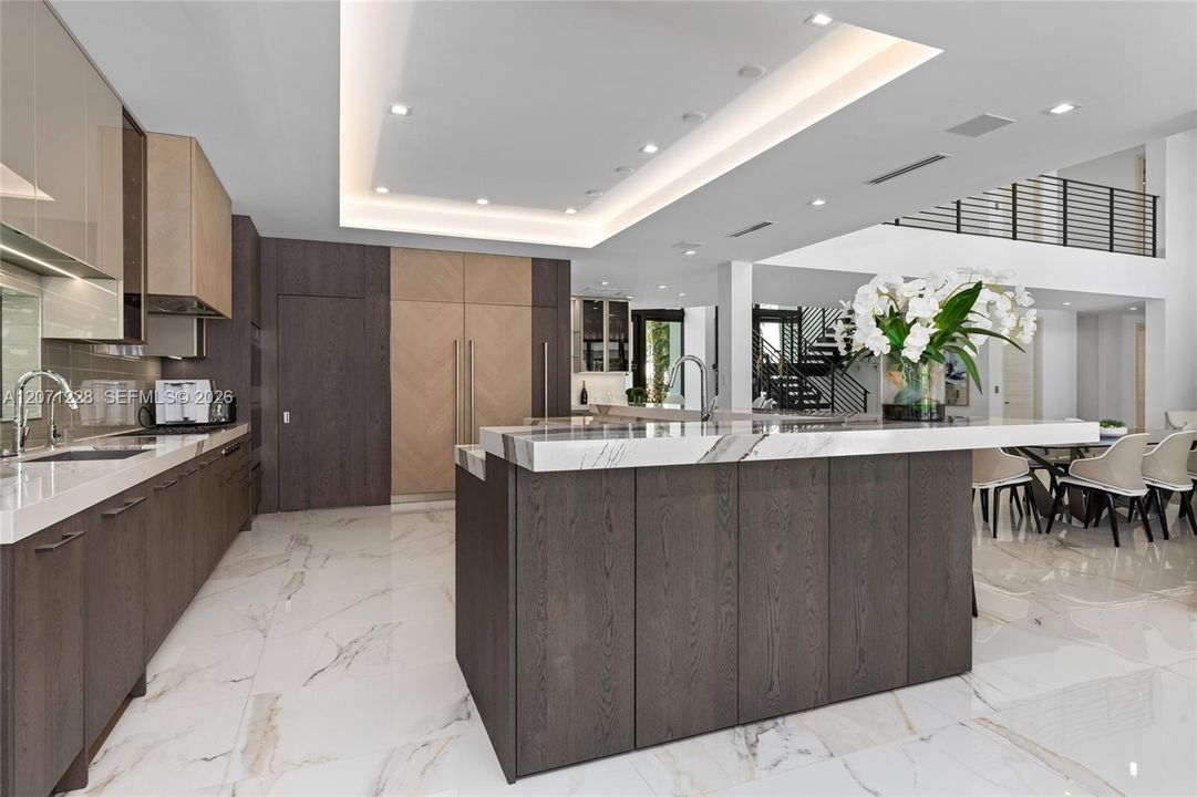 For Sale: $14,495,000 (6 beds, 6 baths, 6954 Square Feet)
