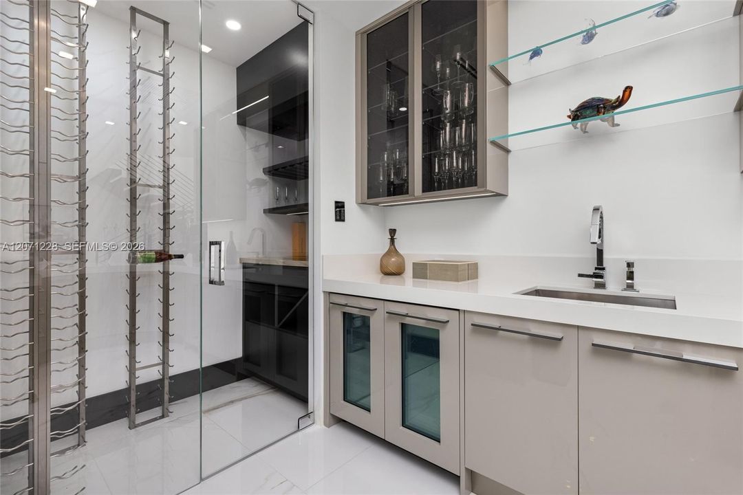 For Sale: $14,495,000 (6 beds, 6 baths, 6954 Square Feet)
