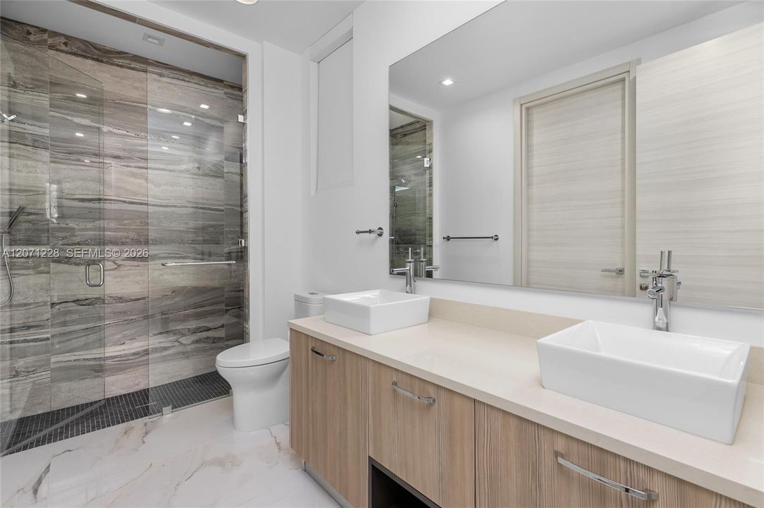 For Sale: $14,495,000 (6 beds, 6 baths, 6954 Square Feet)