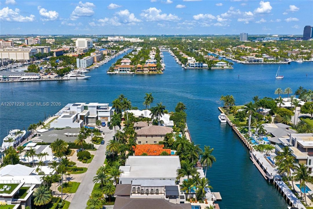 For Sale: $14,495,000 (6 beds, 6 baths, 6954 Square Feet)
