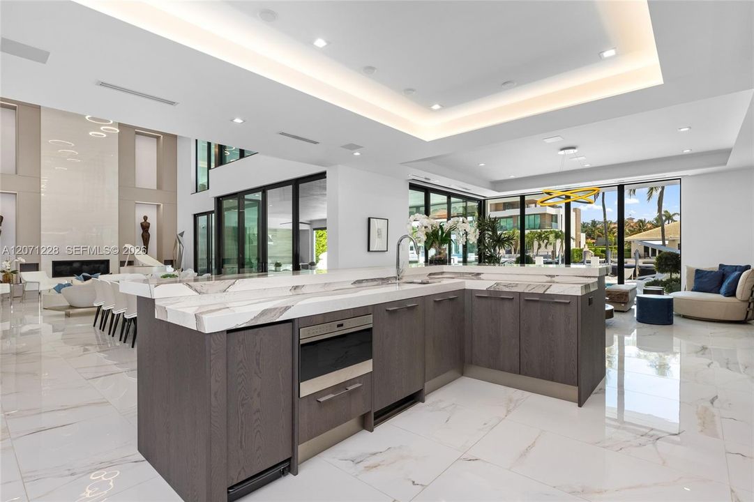 For Sale: $14,495,000 (6 beds, 6 baths, 6954 Square Feet)