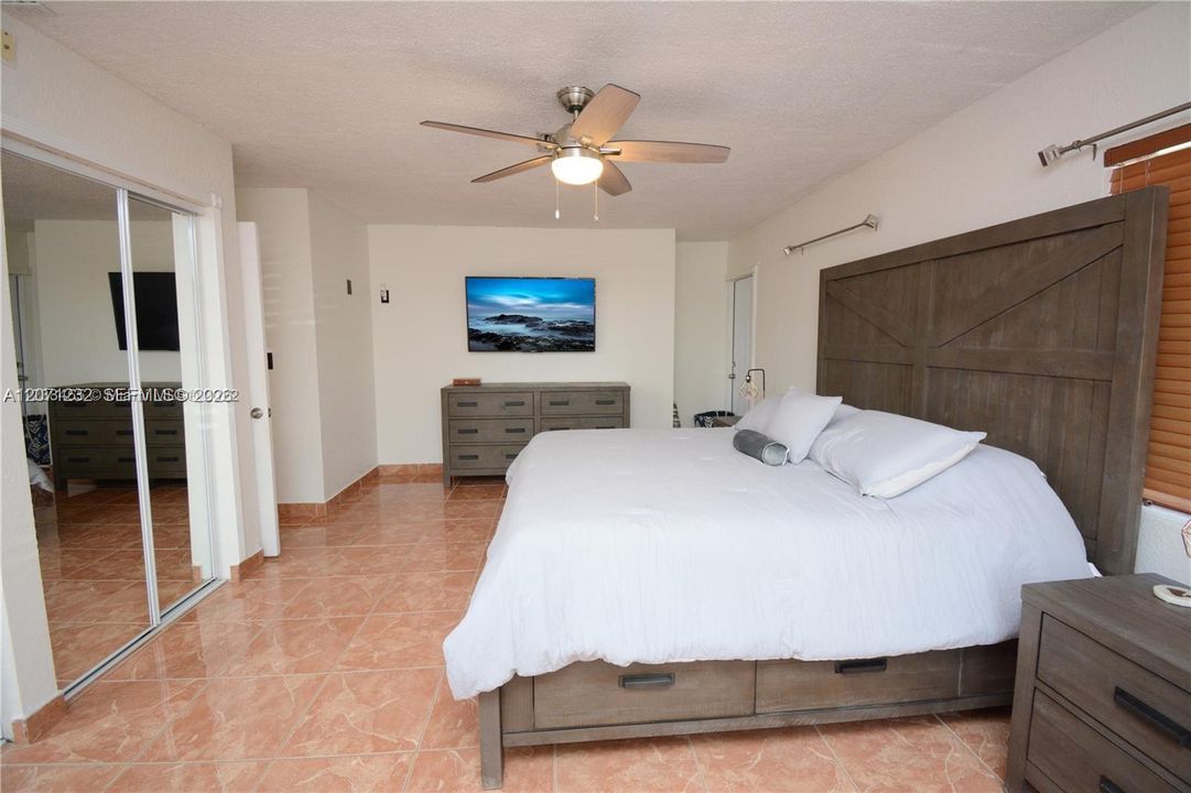 For Rent: $3,800 (3 beds, 2 baths, 2776 Square Feet)