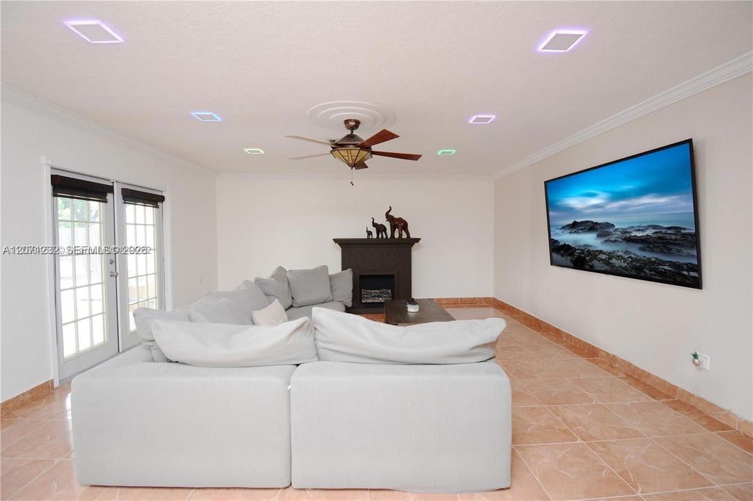 For Rent: $3,800 (3 beds, 2 baths, 2776 Square Feet)
