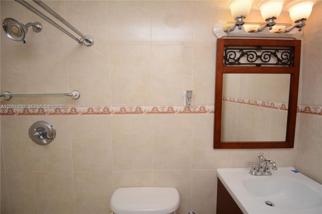 For Rent: $3,800 (3 beds, 2 baths, 2776 Square Feet)