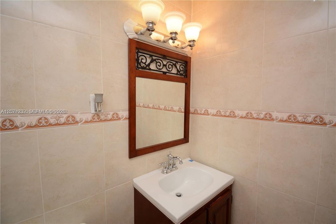 For Rent: $3,800 (3 beds, 2 baths, 2776 Square Feet)