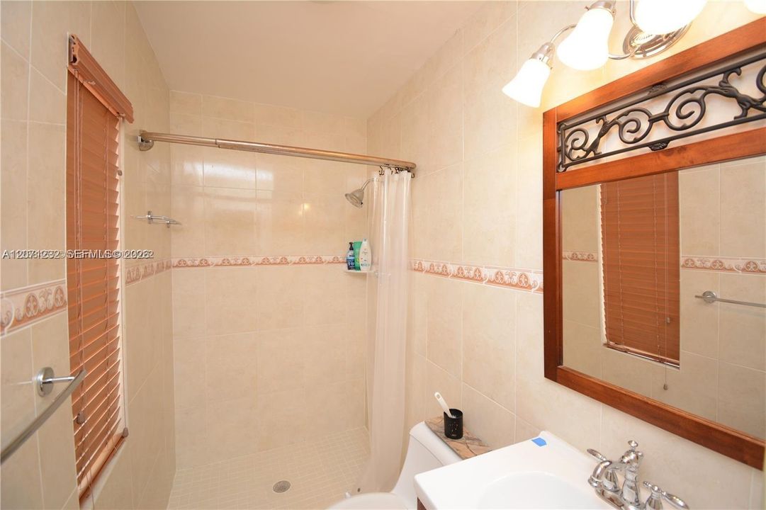 For Rent: $3,800 (3 beds, 2 baths, 2776 Square Feet)