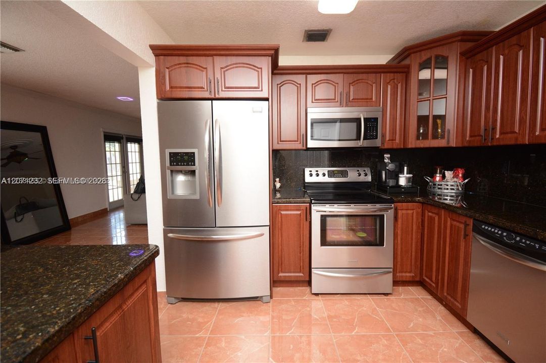 For Rent: $3,800 (3 beds, 2 baths, 2776 Square Feet)