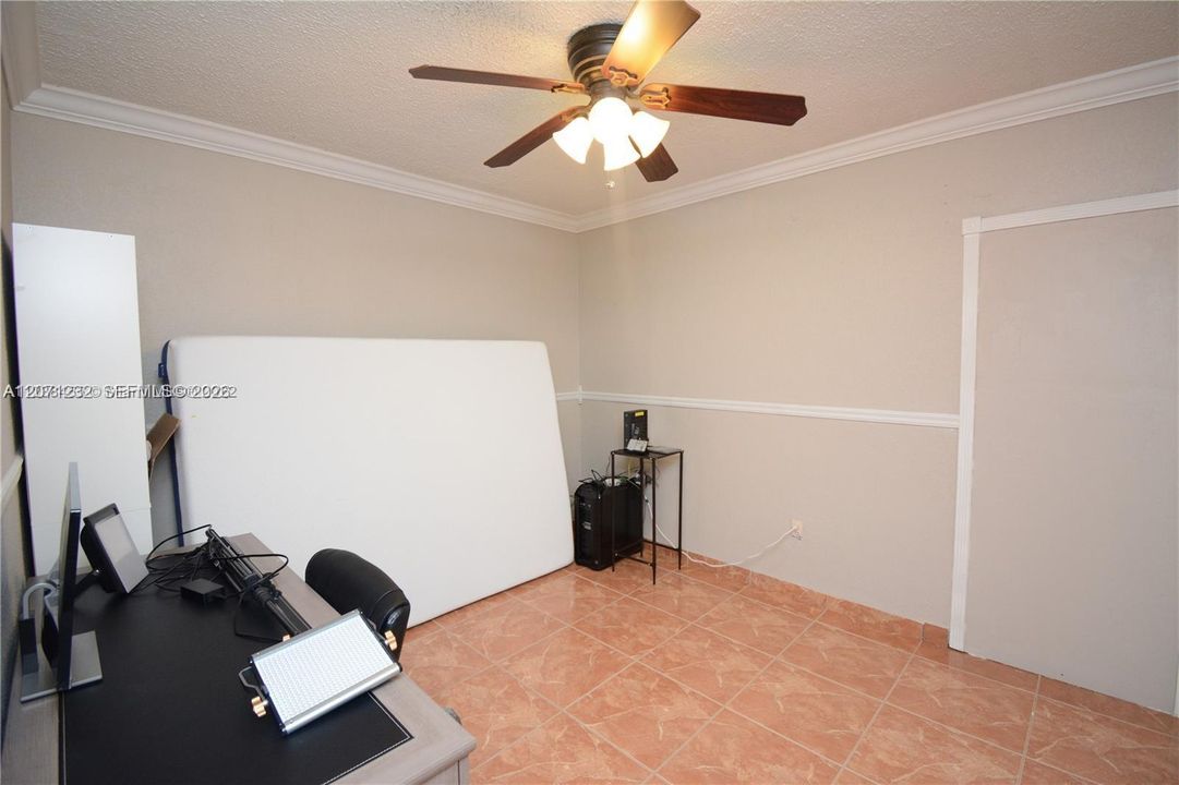 For Rent: $3,800 (3 beds, 2 baths, 2776 Square Feet)