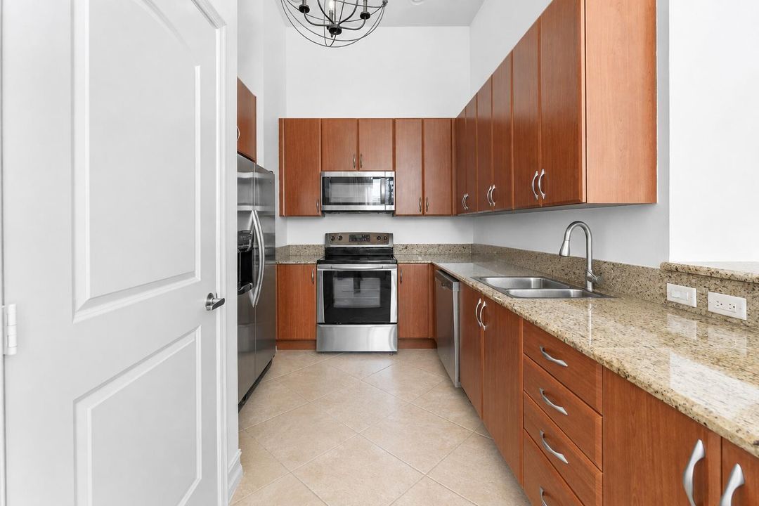 Kitchen w/ Expansive Counters