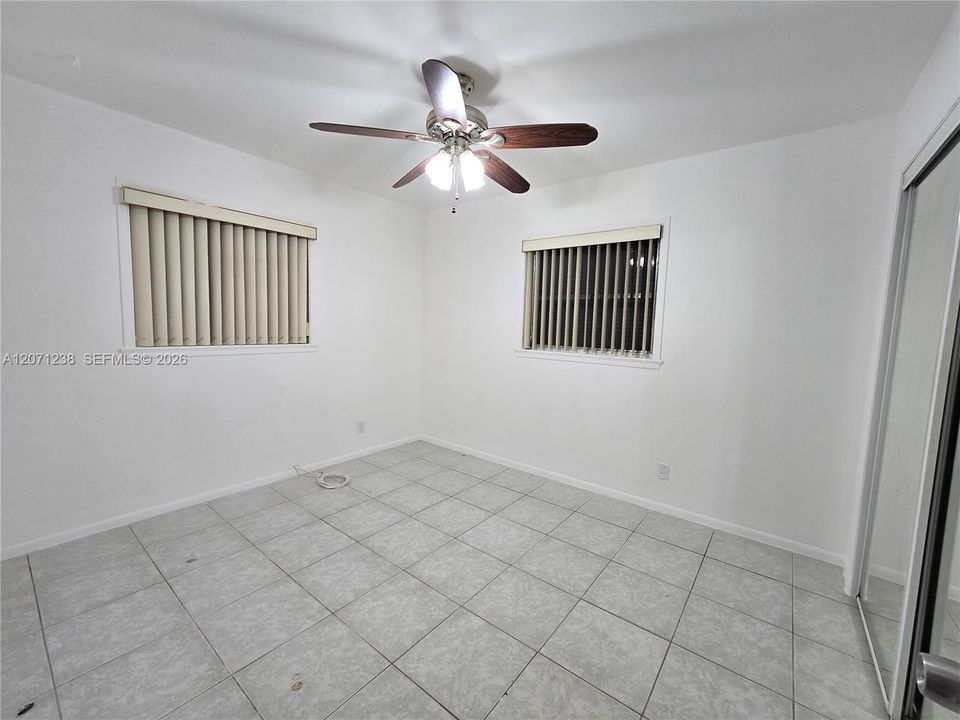 For Sale: $560,000 (2 beds, 1 baths, 925 Square Feet)