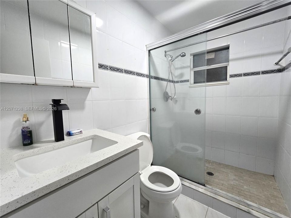 For Sale: $560,000 (2 beds, 1 baths, 925 Square Feet)