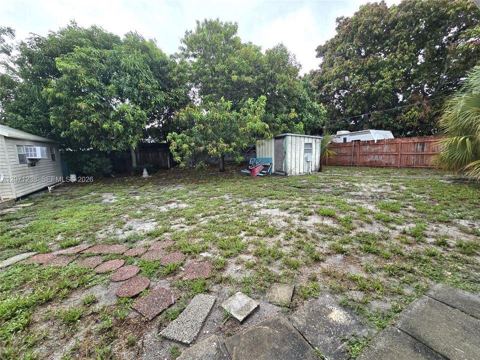 For Sale: $560,000 (2 beds, 1 baths, 925 Square Feet)