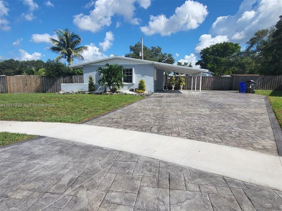 For Rent: $3,150 (3 beds, 1 baths, 1122 Square Feet)