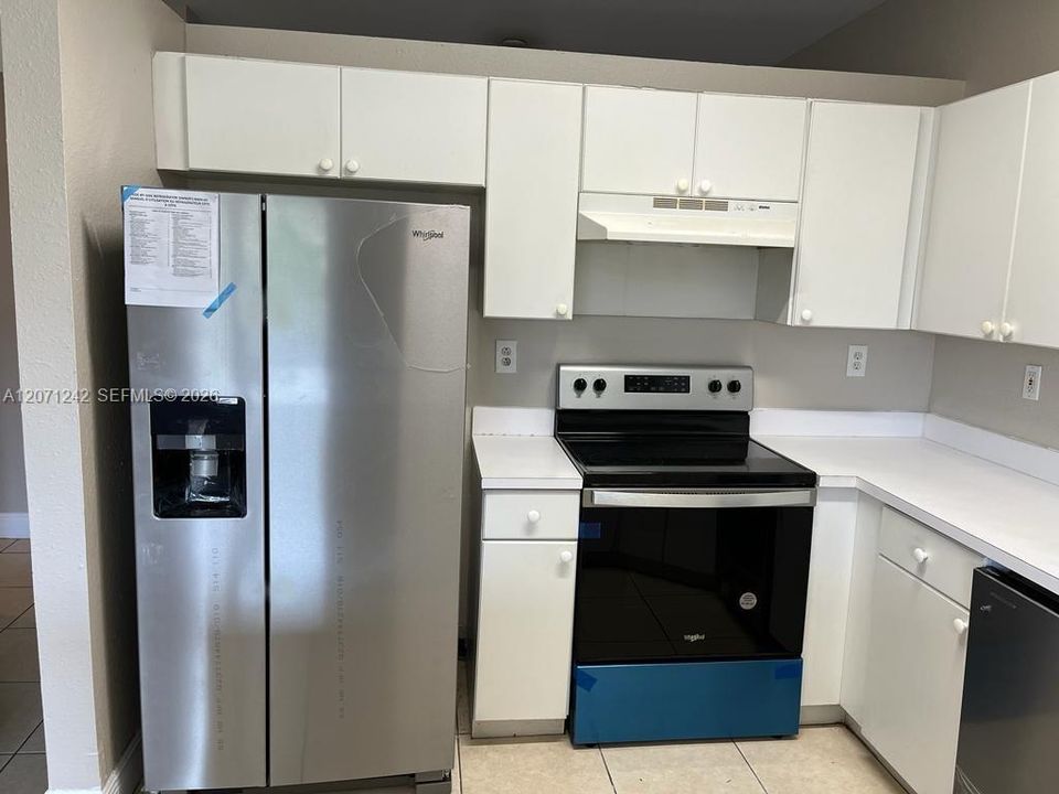 For Rent: $2,450 (3 beds, 2 baths, 1186 Square Feet)