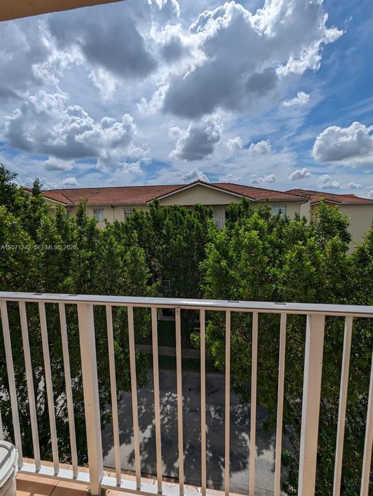 For Rent: $2,450 (3 beds, 2 baths, 1186 Square Feet)