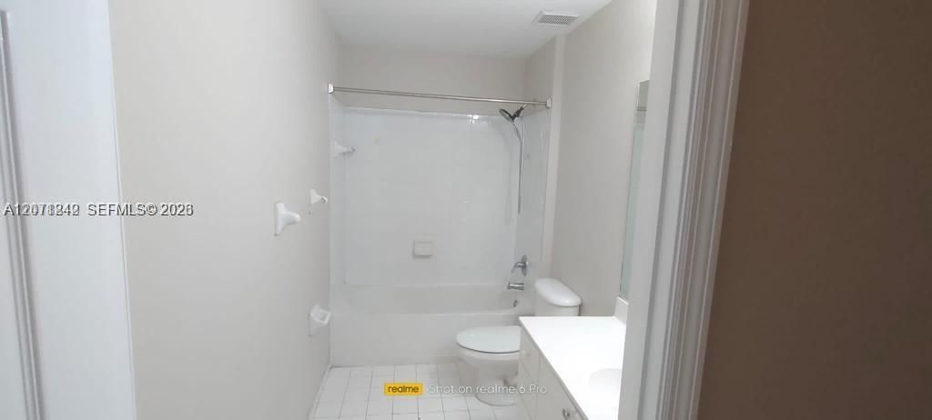For Rent: $2,450 (3 beds, 2 baths, 1186 Square Feet)