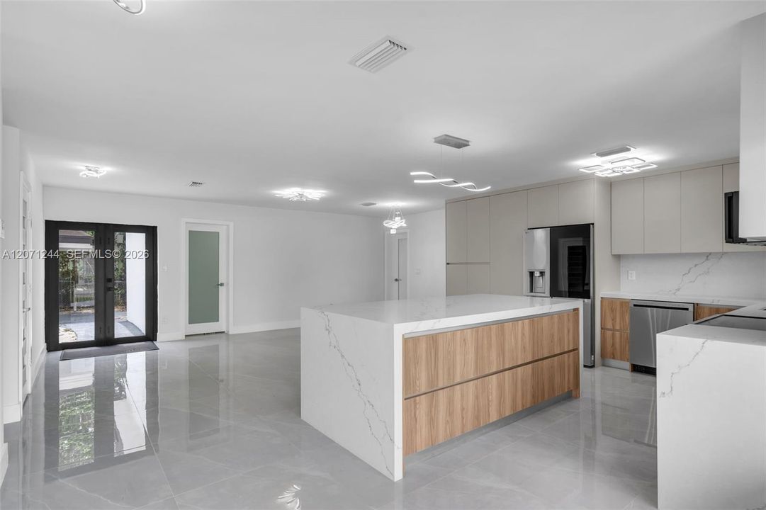 For Sale: $699,900 (5 beds, 2 baths, 0 Square Feet)