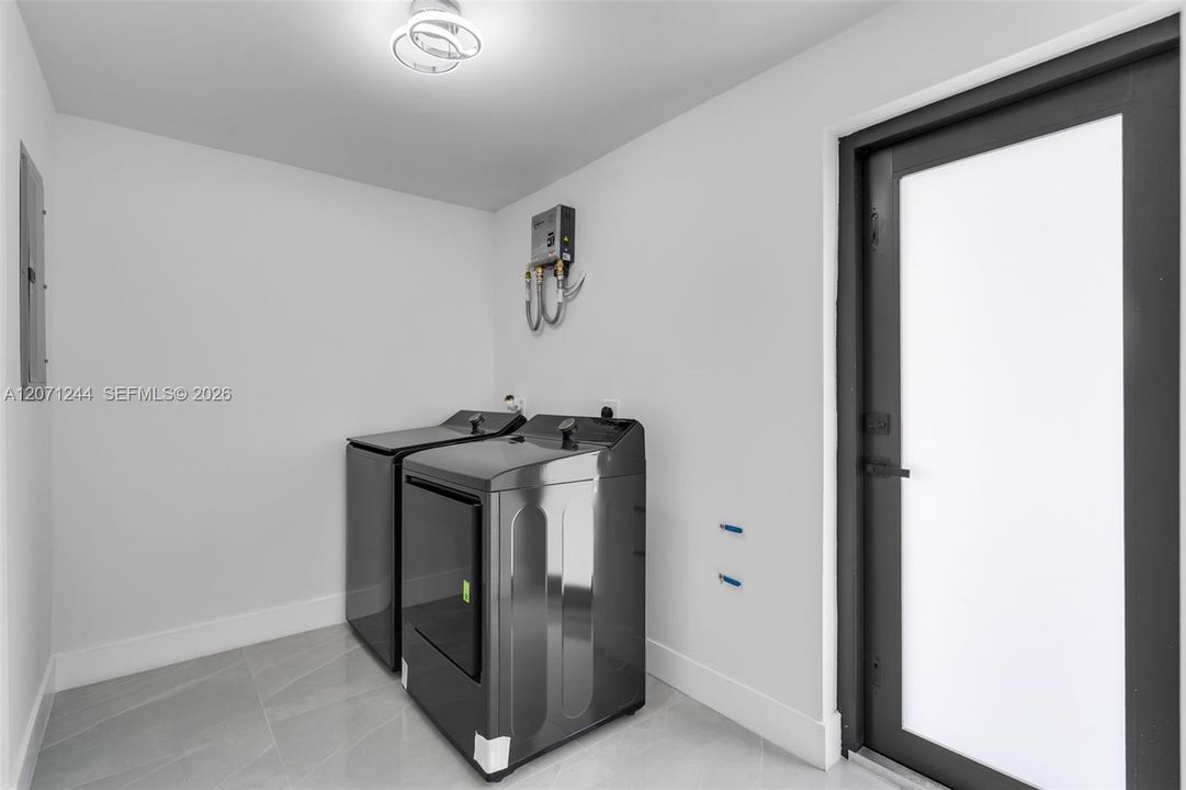For Sale: $699,900 (5 beds, 2 baths, 0 Square Feet)