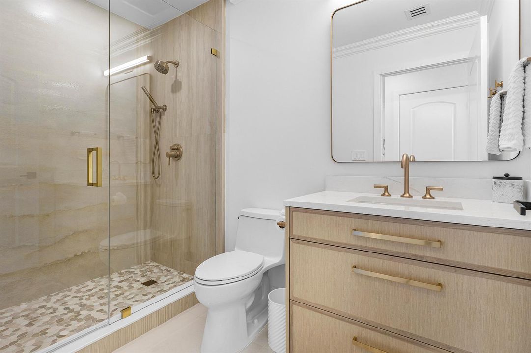 Guest Full Renovated Bathroom