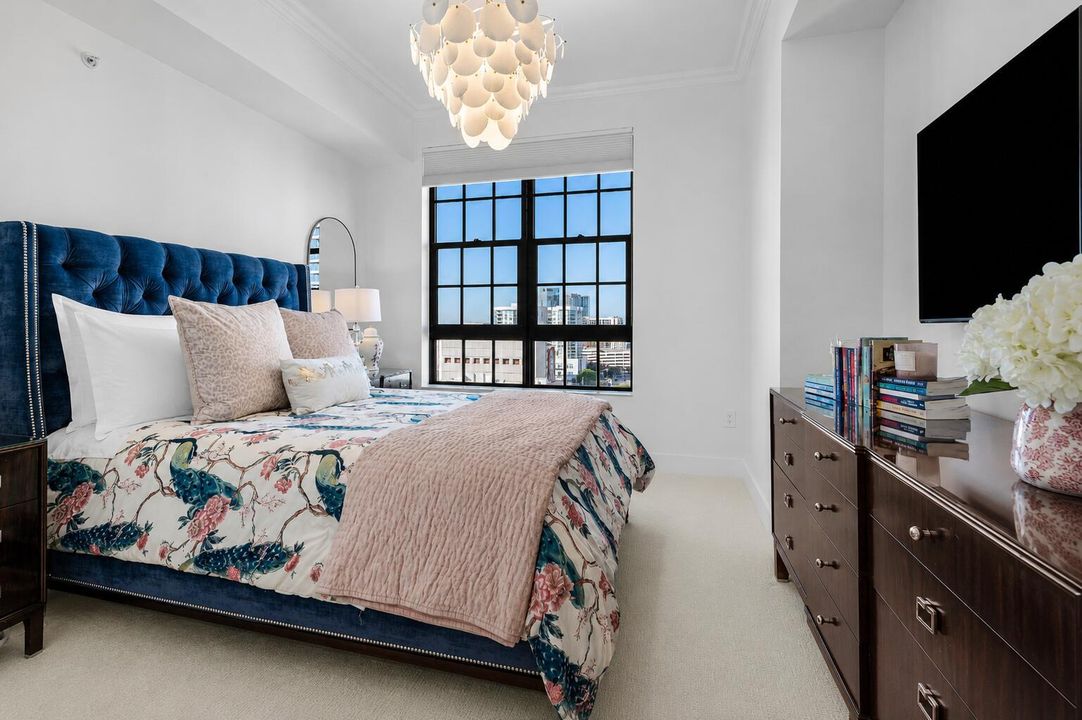 Guest Bedroom Ensuite w/ Bathroom