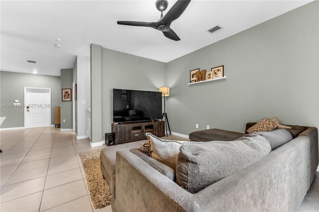 For Sale: $520,000 (3 beds, 2 baths, 1595 Square Feet)