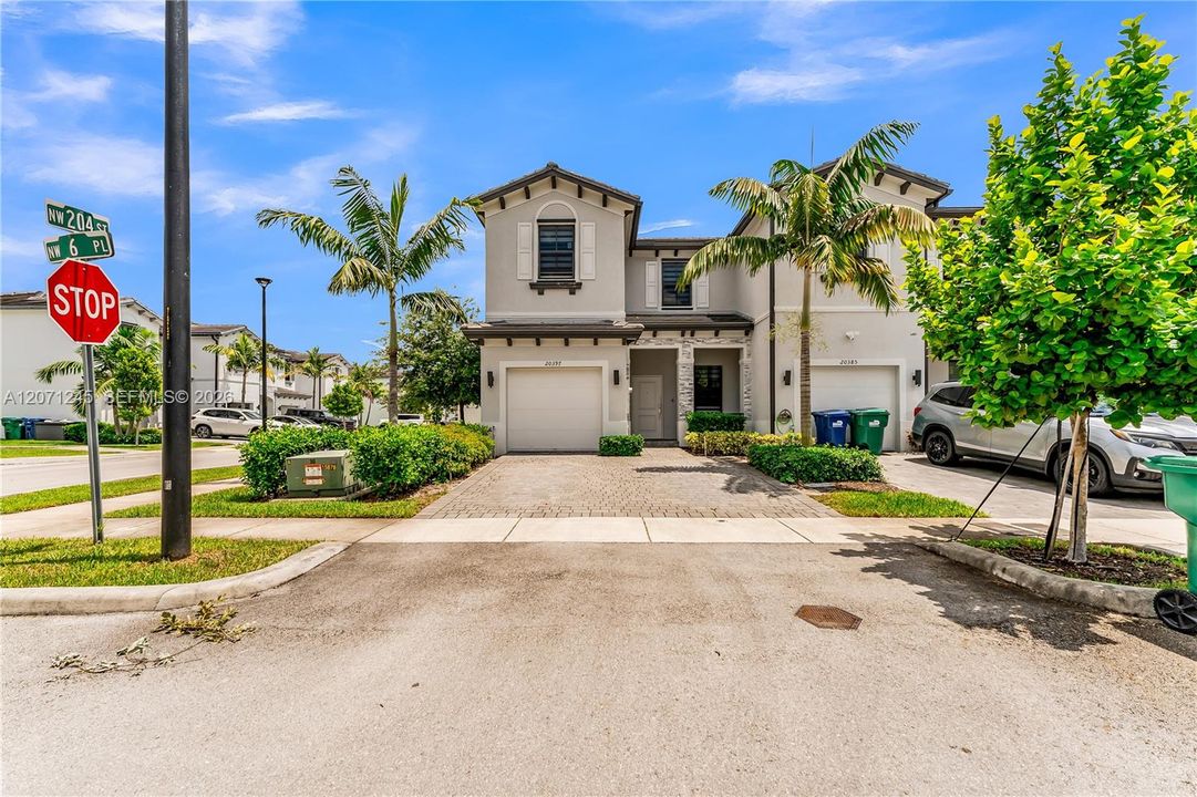 For Sale: $520,000 (3 beds, 2 baths, 1595 Square Feet)