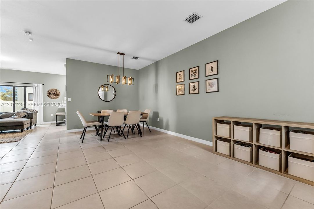 For Sale: $520,000 (3 beds, 2 baths, 1595 Square Feet)