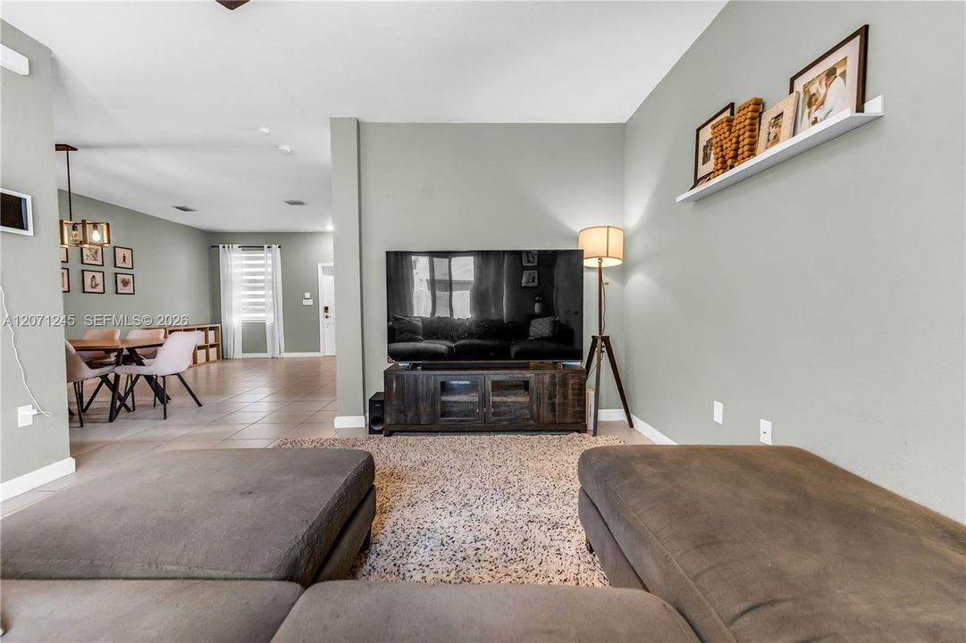 For Sale: $520,000 (3 beds, 2 baths, 1595 Square Feet)
