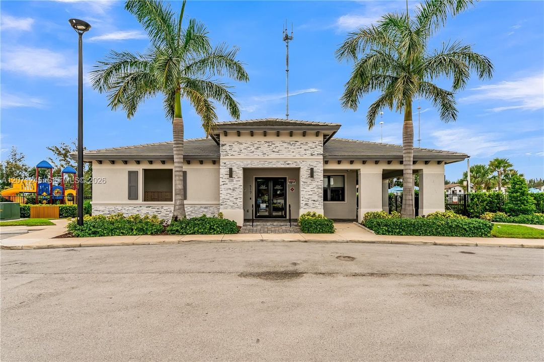 For Sale: $520,000 (3 beds, 2 baths, 1595 Square Feet)