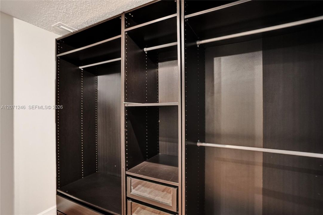 На продажу: $134,500 (2 спален, 2 ванн, 1000 Квадратных фут)