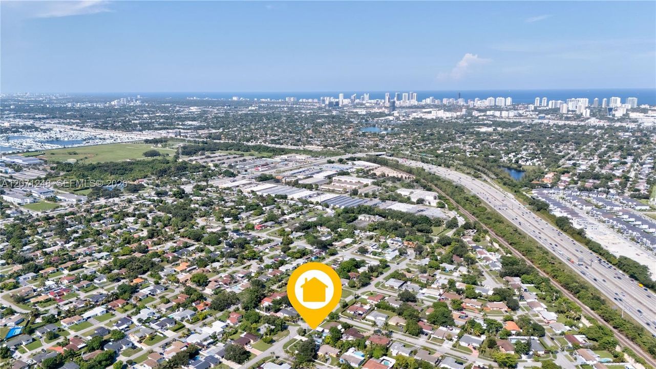 待售: $680,000 (4 贝兹, 2 浴室, 1614 平方英尺)