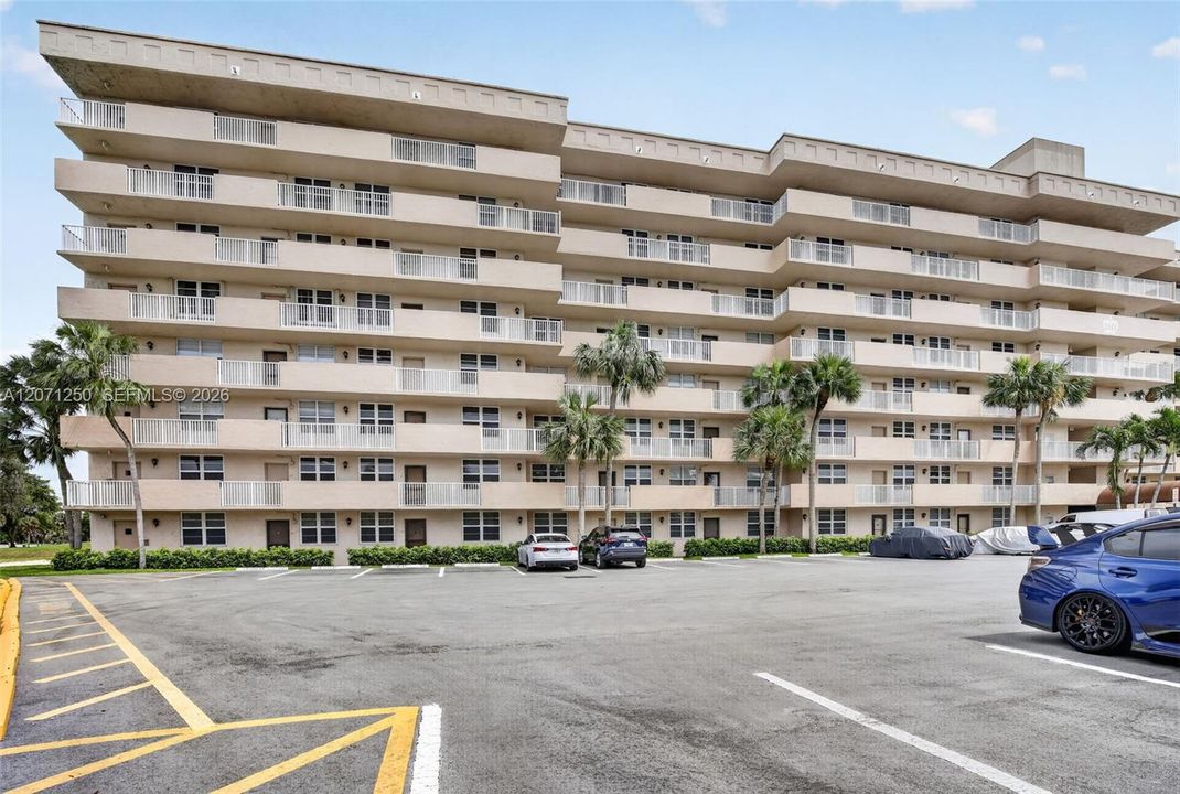 For Rent: $2,500 (2 beds, 2 baths, 1015 Square Feet)