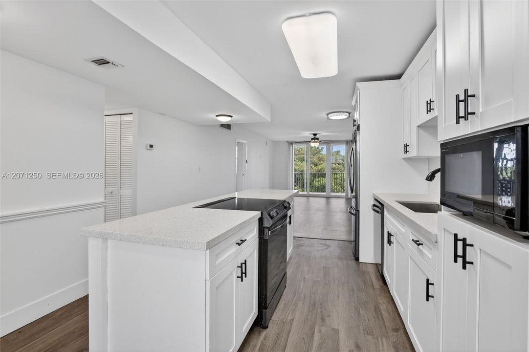 For Rent: $2,500 (2 beds, 2 baths, 1015 Square Feet)