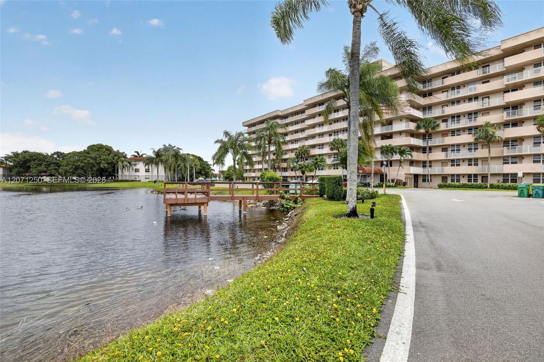 For Rent: $2,500 (2 beds, 2 baths, 1015 Square Feet)