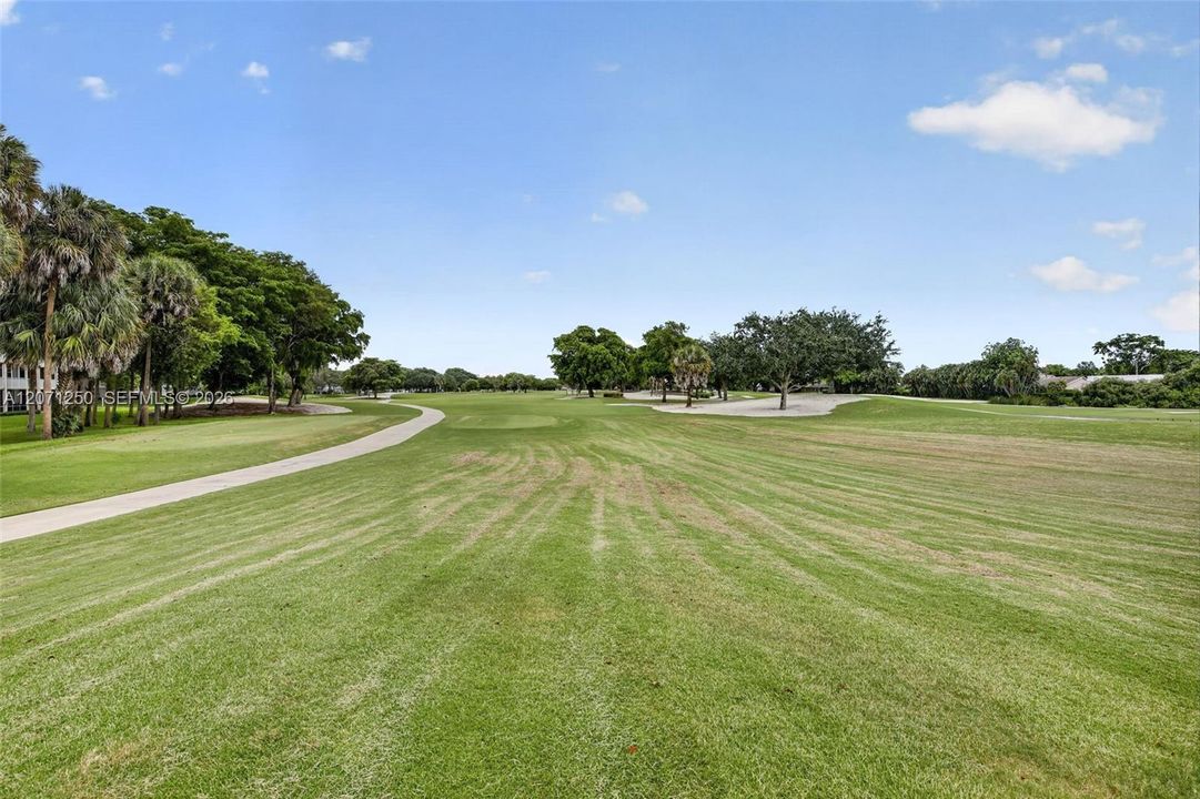 For Rent: $2,500 (2 beds, 2 baths, 1015 Square Feet)