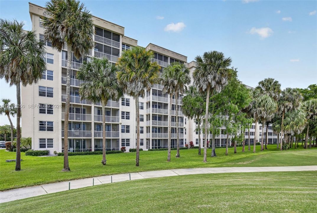 For Rent: $2,500 (2 beds, 2 baths, 1015 Square Feet)