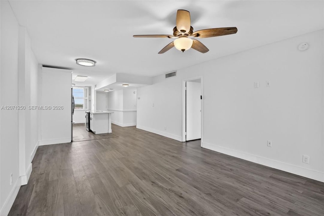 For Rent: $2,500 (2 beds, 2 baths, 1015 Square Feet)