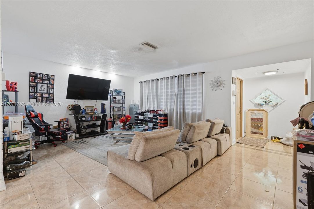 На продажу: $599,000 (4 спален, 3 ванн, 1866 Квадратных фут)
