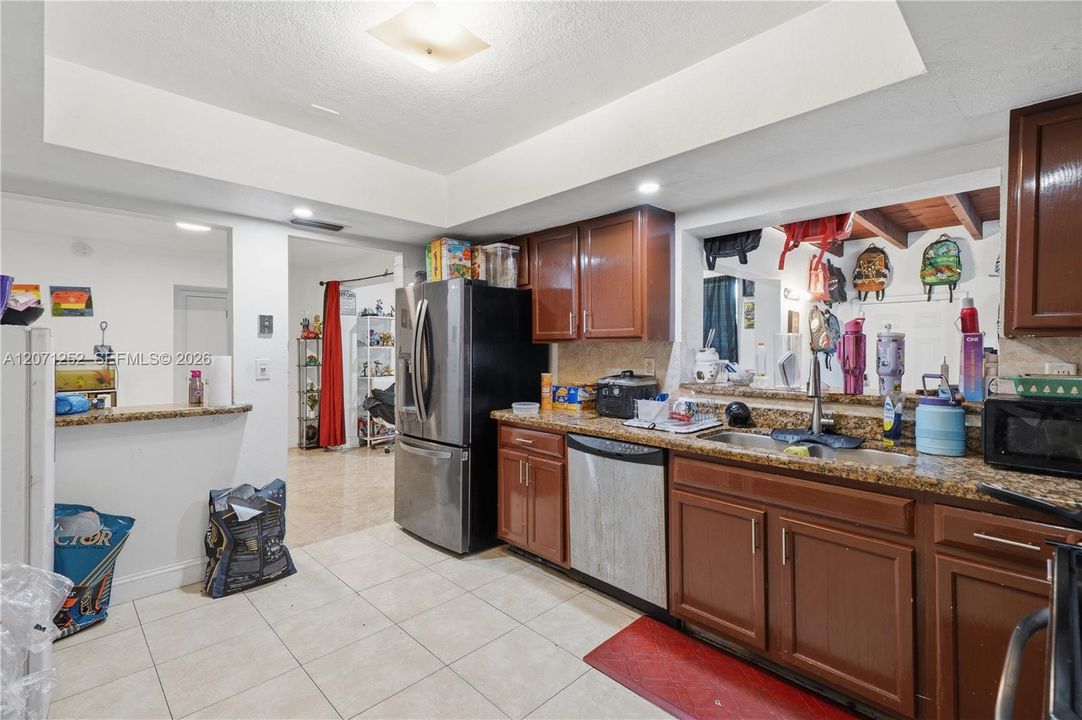 На продажу: $599,000 (4 спален, 3 ванн, 1866 Квадратных фут)