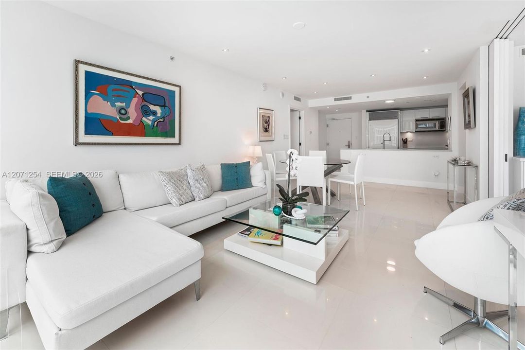 For Sale: $1,575,000 (2 beds, 2 baths, 1103 Square Feet)